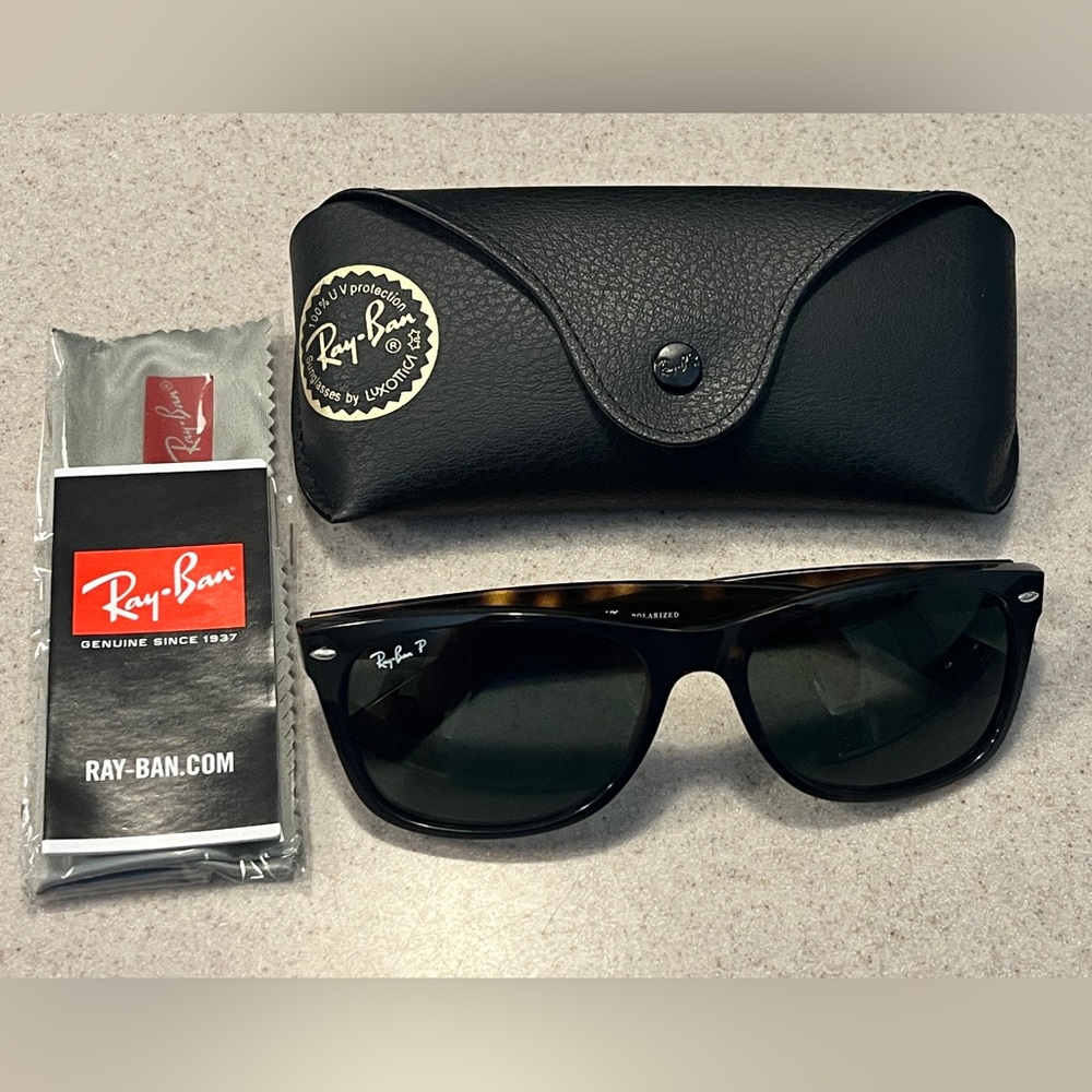 Ray-Ban RB2132 New Wayfarer Polarized Sunglasses w/Tortoise frame NWOT